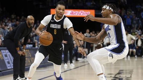 Nets' Williams Hosts Third Annual Basketball Clinic.
